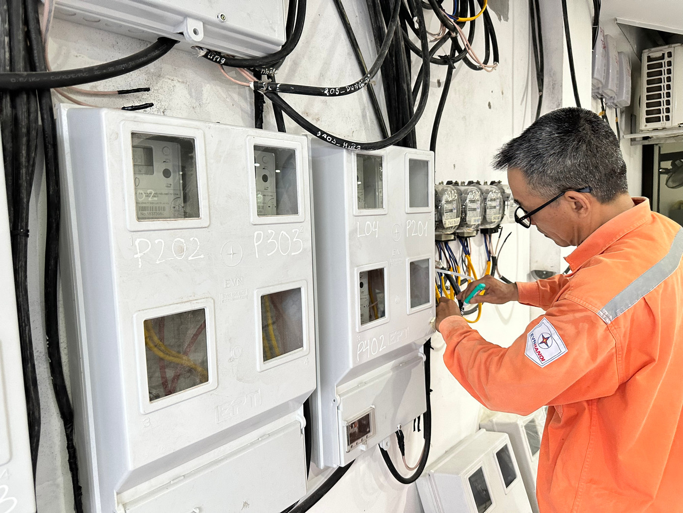 Những hộ dùng trên 701 kWh mỗi tháng sẽ trả nhiều tiền điện hơn.