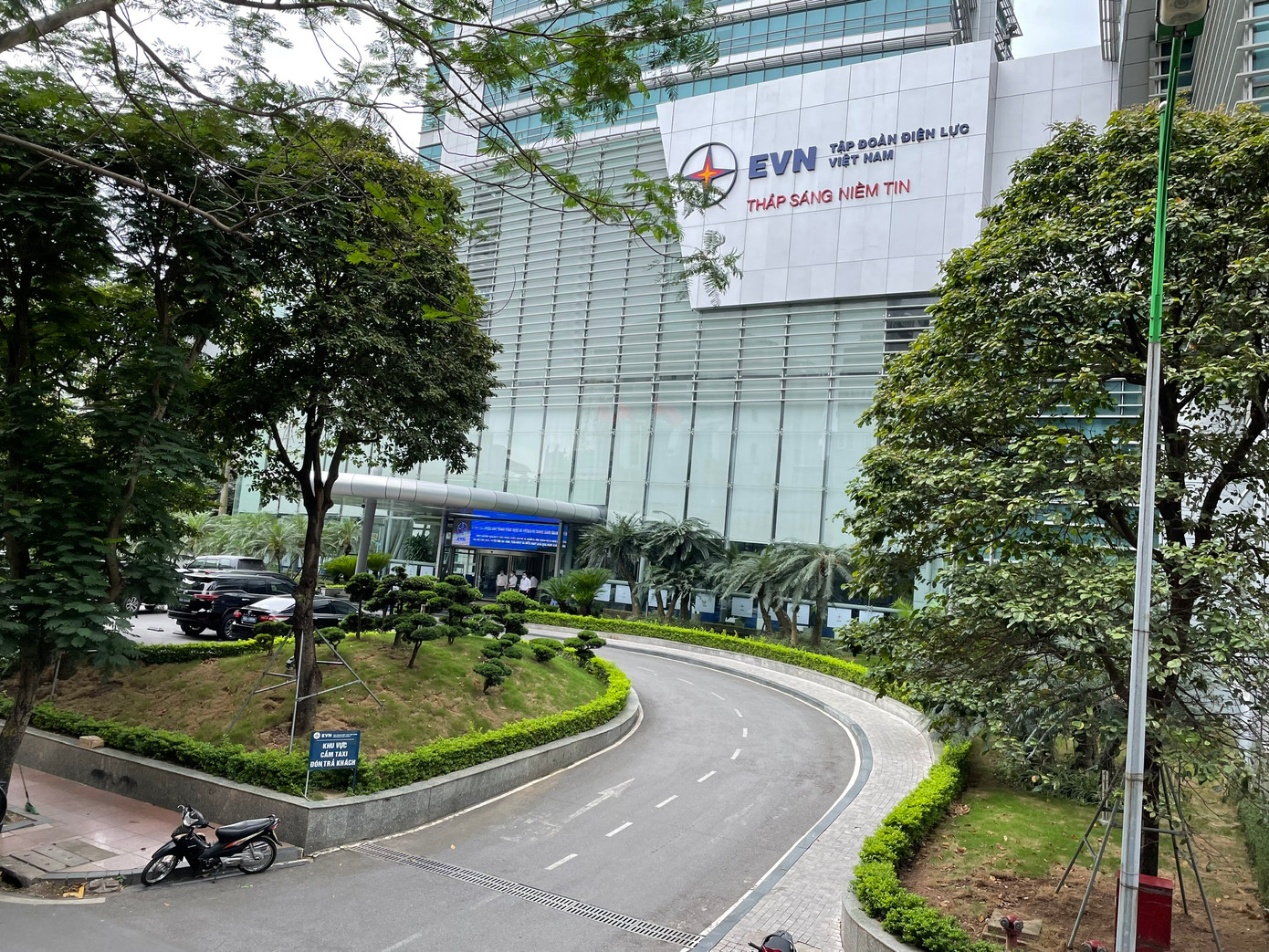 Tổng giám đốc EVN được giao chịu trách nhiệm báo cáo với đoàn thanh tra chuyên ngành về thanh tra cung ứng điện Tổng giám đốc EVN được giao chịu trách nhiệm báo cáo với đoàn thanh tra chuyên ngành về thanh tra cung ứng điện