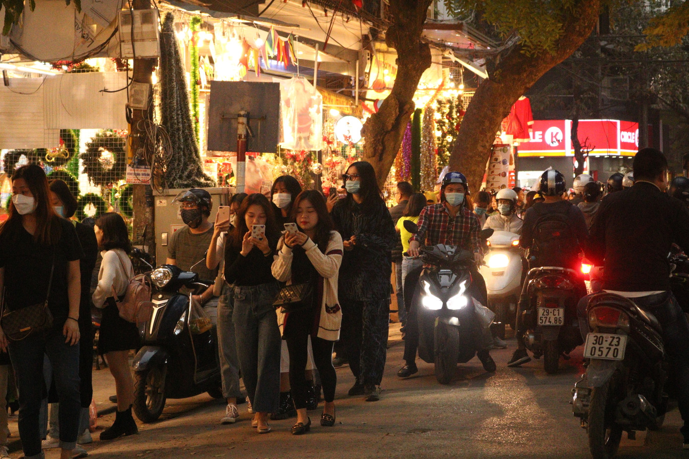 Cả nước tưng bừng đón chào Giáng sinh 2020 ảnh 82