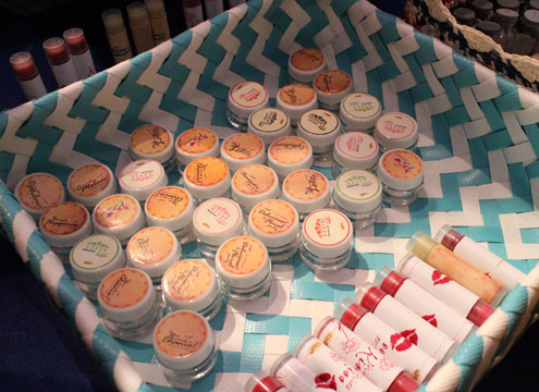 Nước hoa khô hay son tự làm có nhiều mùi vị