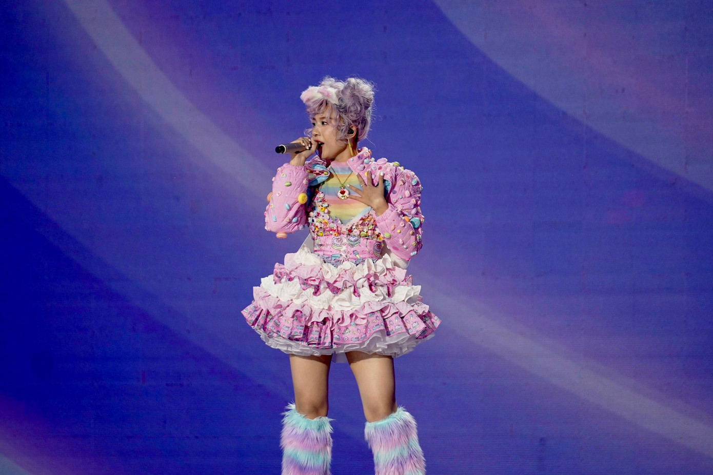 Diễm Hằng là địa chỉ quen thuộc của những lời khen ngợi từ BGK Vietnam Idol. Diễm Hằng là địa chỉ quen thuộc của những lời khen ngợi từ BGK Vietnam Idol.