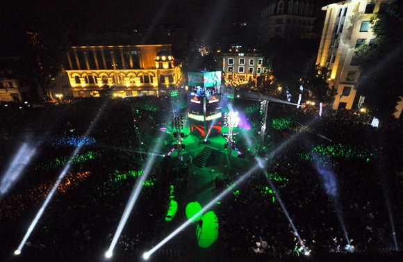 Toàn cảnh lễ hội đếm ngược tại quảng trường Nhà hát lớn. Toàn cảnh lễ hội đếm ngược tại quảng trường Nhà hát lớn