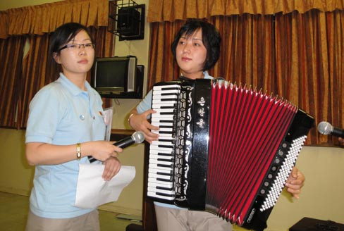 Tự lo luôn về khâu âm nhạc từ truyền thống tới phương Tây. Ảnh: T.Đ