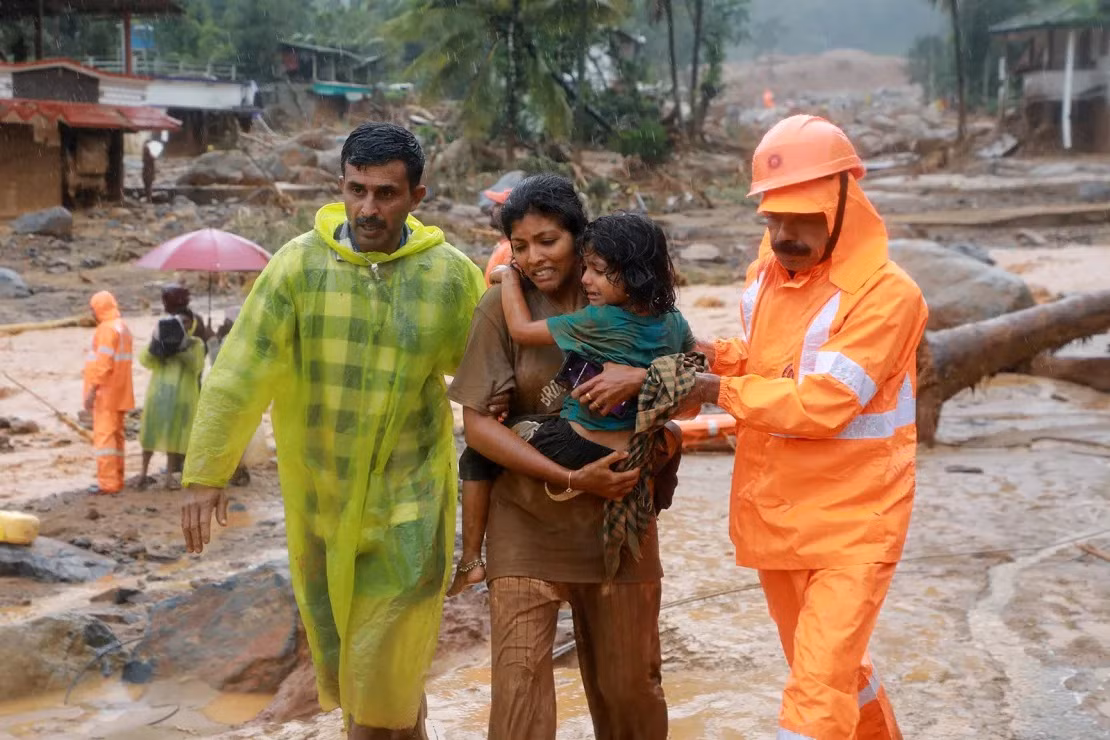 Người dân được sơ tán khỏi Kerala. (Ảnh: Reuters) Người dân được sơ tán khỏi Kerala. (Ảnh: Reuters)