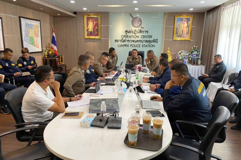 Các quan chức cảnh sát Bangkok nhóm họp về vụ việc. (Ảnh: Bangkok Post) Các quan chức cảnh sát Bangkok nhóm họp về vụ việc. (Ảnh: Bangkok Post)