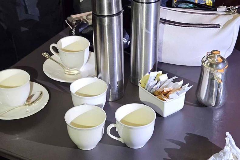 Các nạn nhân bị đầu độc bằng trà tẩm xyanua. (Ảnh: Bangkok Post) Các nạn nhân bị đầu độc bằng trà tẩm xyanua. (Ảnh: Bangkok Post)