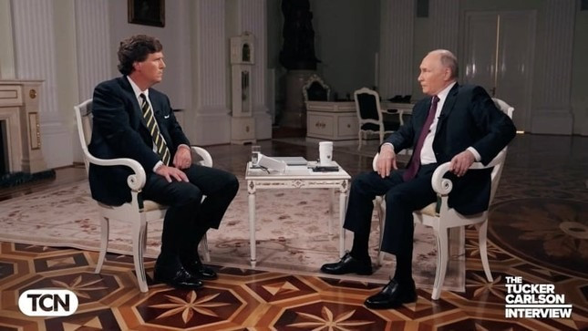 Tổng thống Nga Vladimir Putin trả lời phỏng vấn nhà báo Mỹ Tucker Carlson. Ảnh: CBC Tổng thống Nga Vladimir Putin trả lời phỏng vấn nhà báo Mỹ Tucker Carlson. Ảnh: CBC