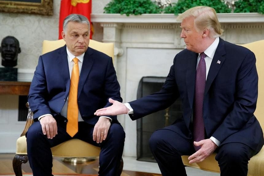 Thủ tướng Hungary Viktor Orban (bìa trái) và cựu Tổng thống Mỹ Donald Trump. (Ảnh: Reuters)
