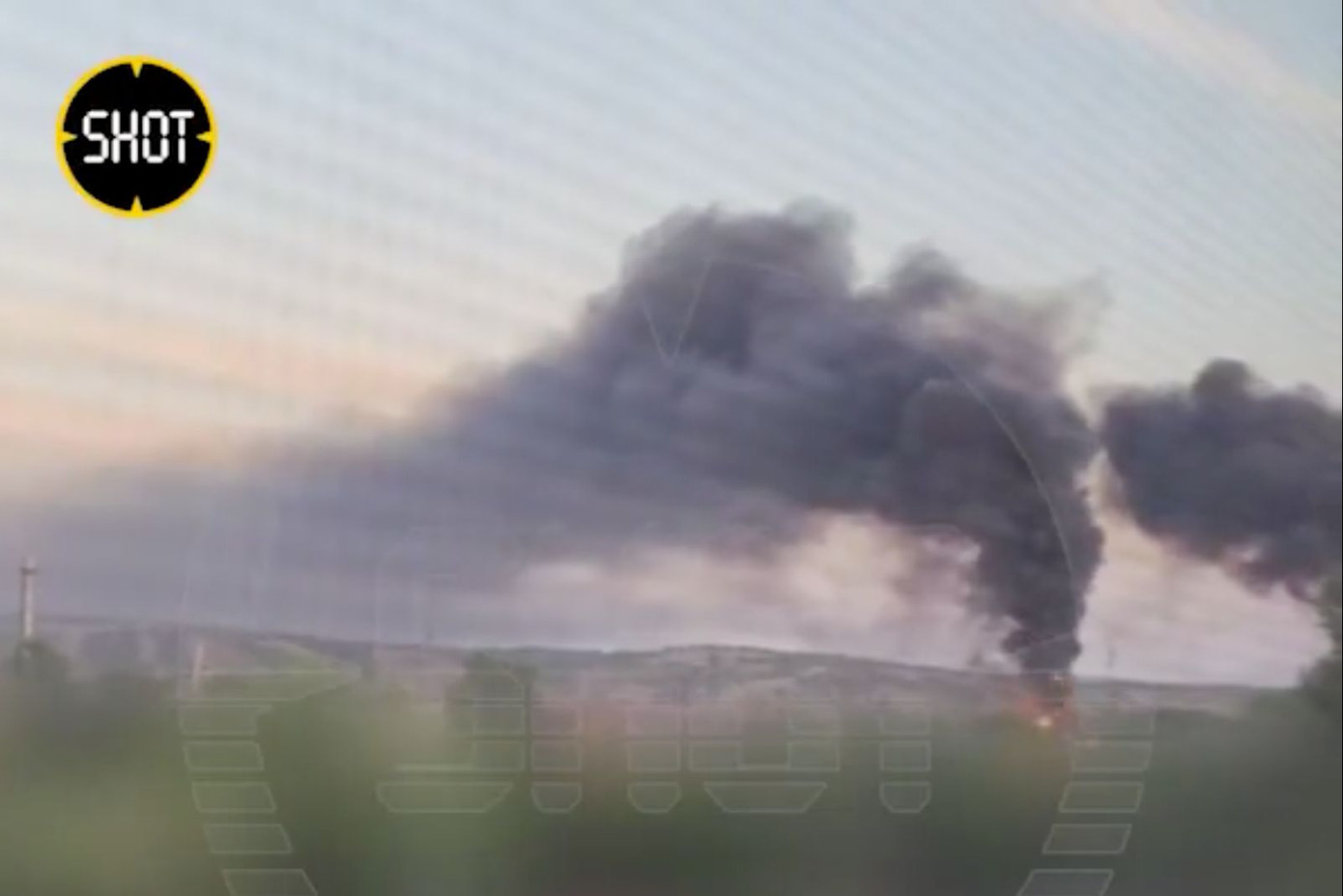 Hiện trường vụ cháy. (Ảnh chụp màn hình) Hiện trường vụ cháy. (Ảnh chụp màn hình)