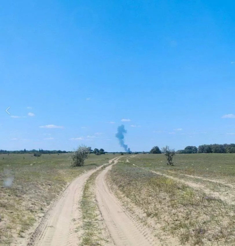 Khói bốc lên từ hiện trường vụ tai nạn. (Ảnh: RIA Novosti)