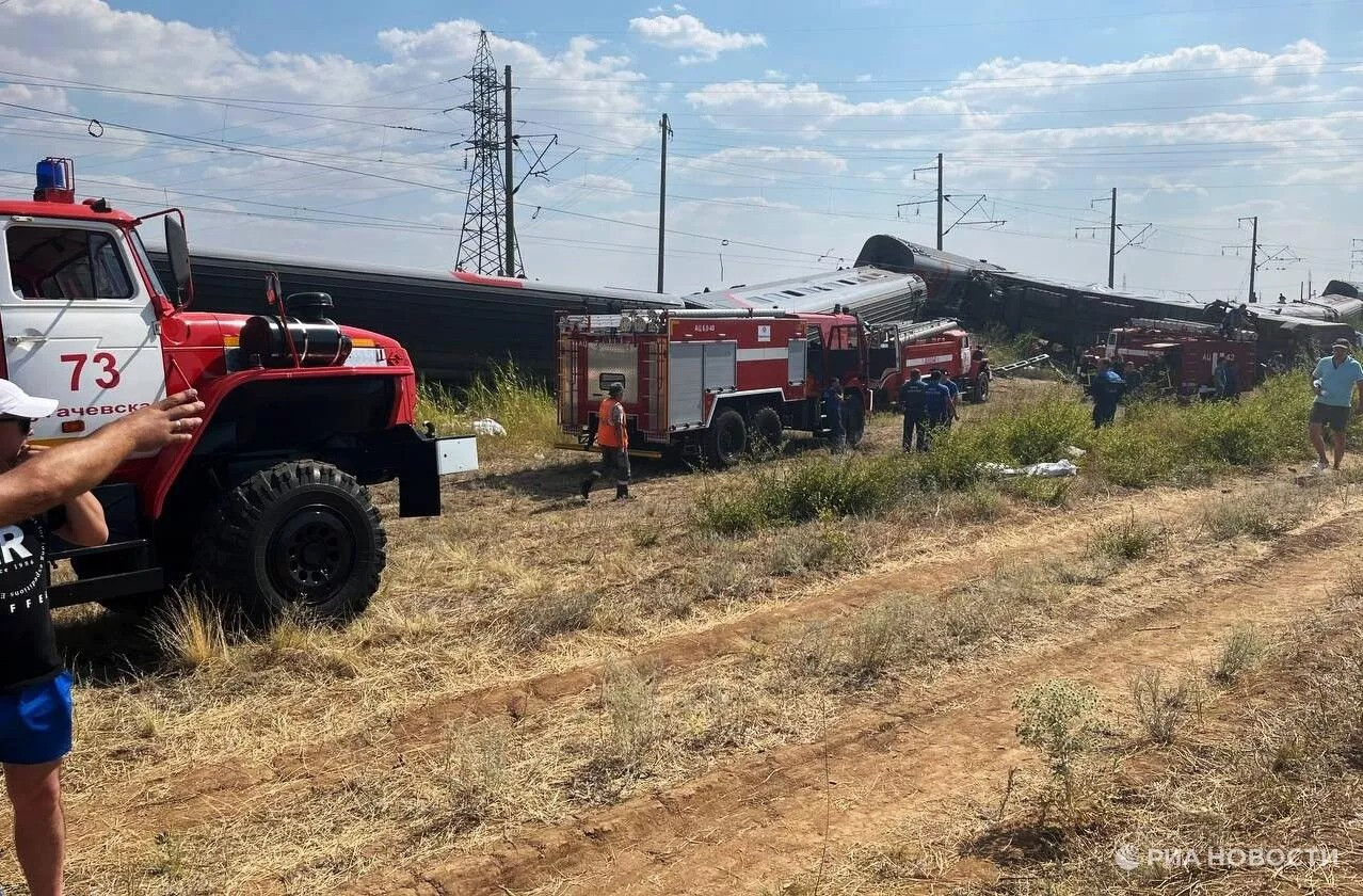 Lực lượng cứu hộ từ hiện trường. (Ảnh: RIA Novosti)