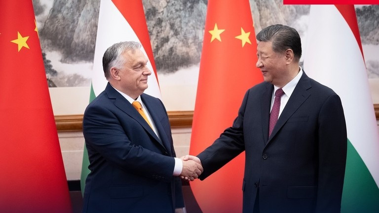 Chủ tịch Trung Quốc Tập Cận Bình (bên phải) và Thủ tướng Hungary Viktor Orban. (Ảnh: X) Chủ tịch Trung Quốc Tập Cận Bình (bên phải) và Thủ tướng Hungary Viktor Orban. (Ảnh: X)