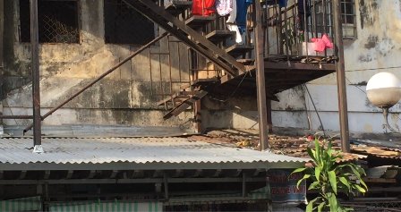 Người Sài Gòn liều mình sống trong chung cư “răng rụng” ảnh 7