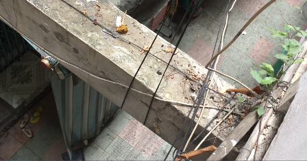 Người Sài Gòn liều mình sống trong chung cư “răng rụng” ảnh 1