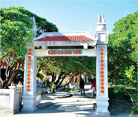 Cổng chùa Sinh Tồn. Ảnh Lê Thao - Bá Ngọc