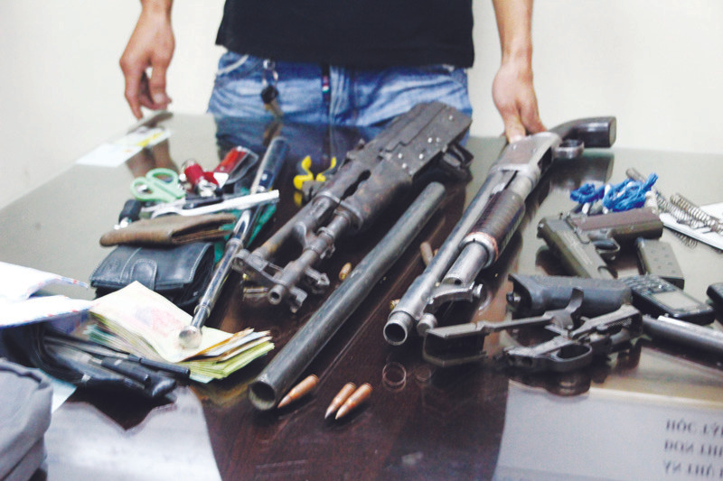 Thu giữ nhiều súng ống và đạn