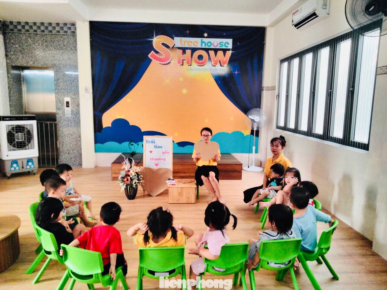 Giáo viên TPHCM được nhận quà Tết trị giá 1,8 triệu đồng ảnh 1