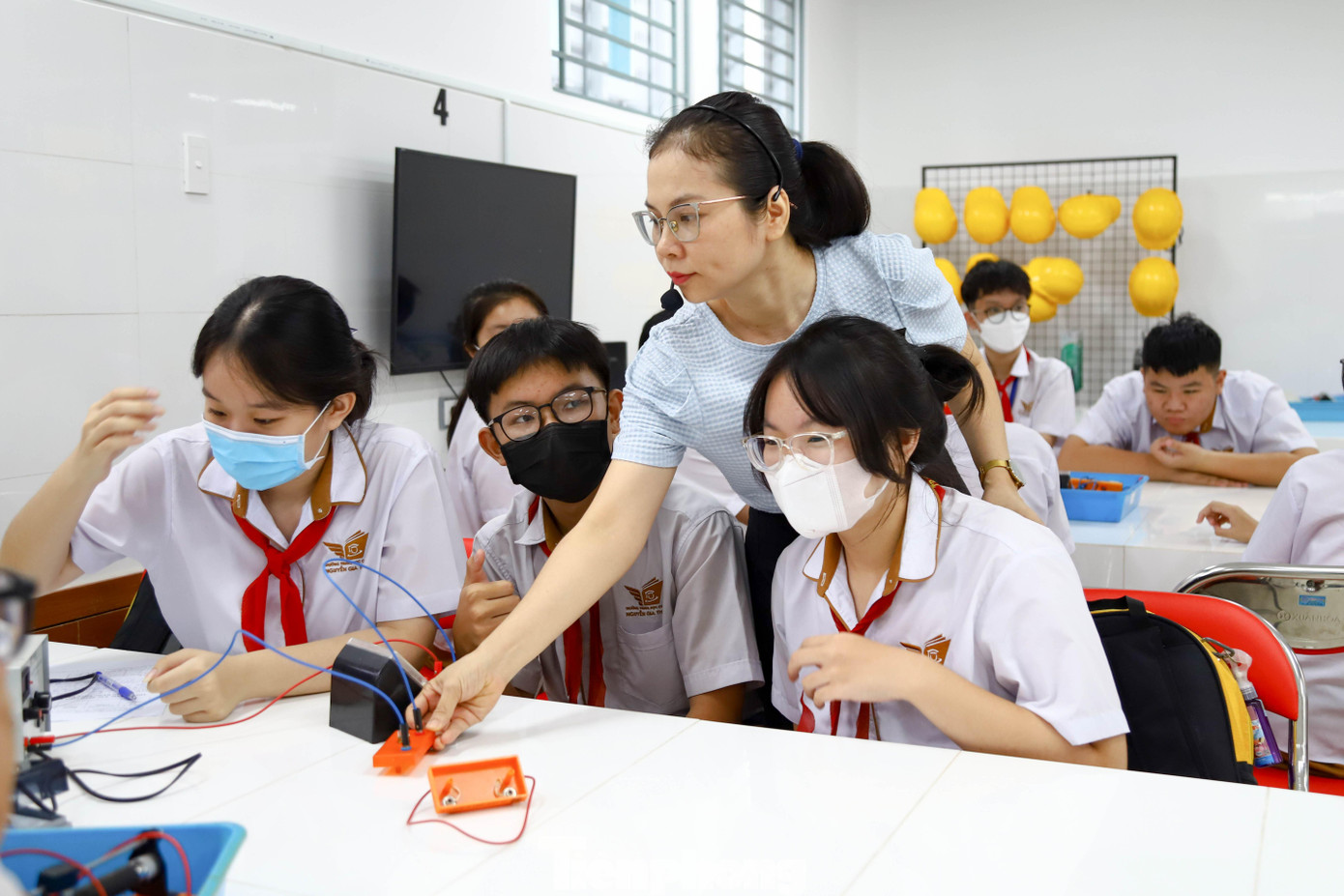 TPHCM đưa AI vào hỗ trợ tư vấn trực tuyến tuyển sinh lớp 10 miễn phí ảnh 1