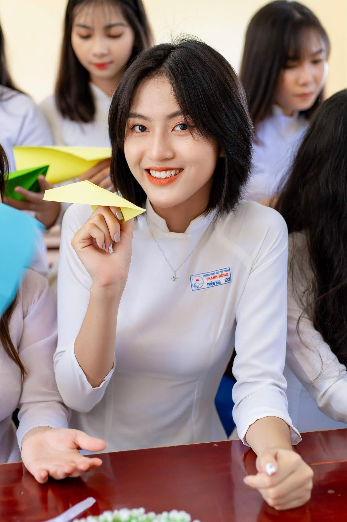 Thiên Nhi có vẻ ngoài nổi bật khi còn là nữ sinh THPT