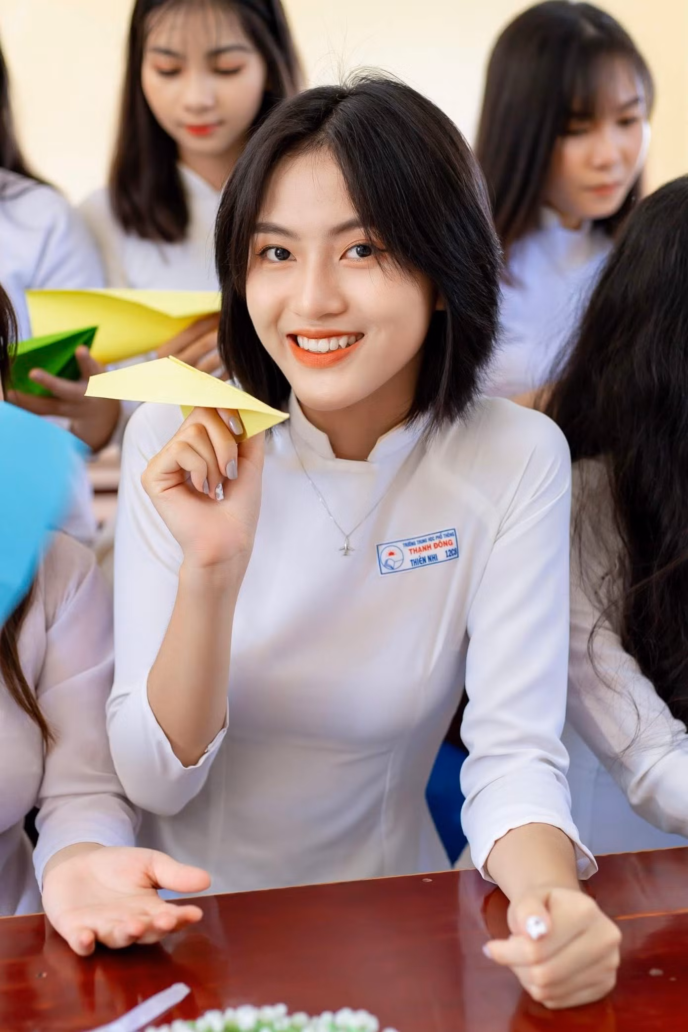 Thiên Nhi có vẻ ngoài nổi bật khi còn là nữ sinh THPT