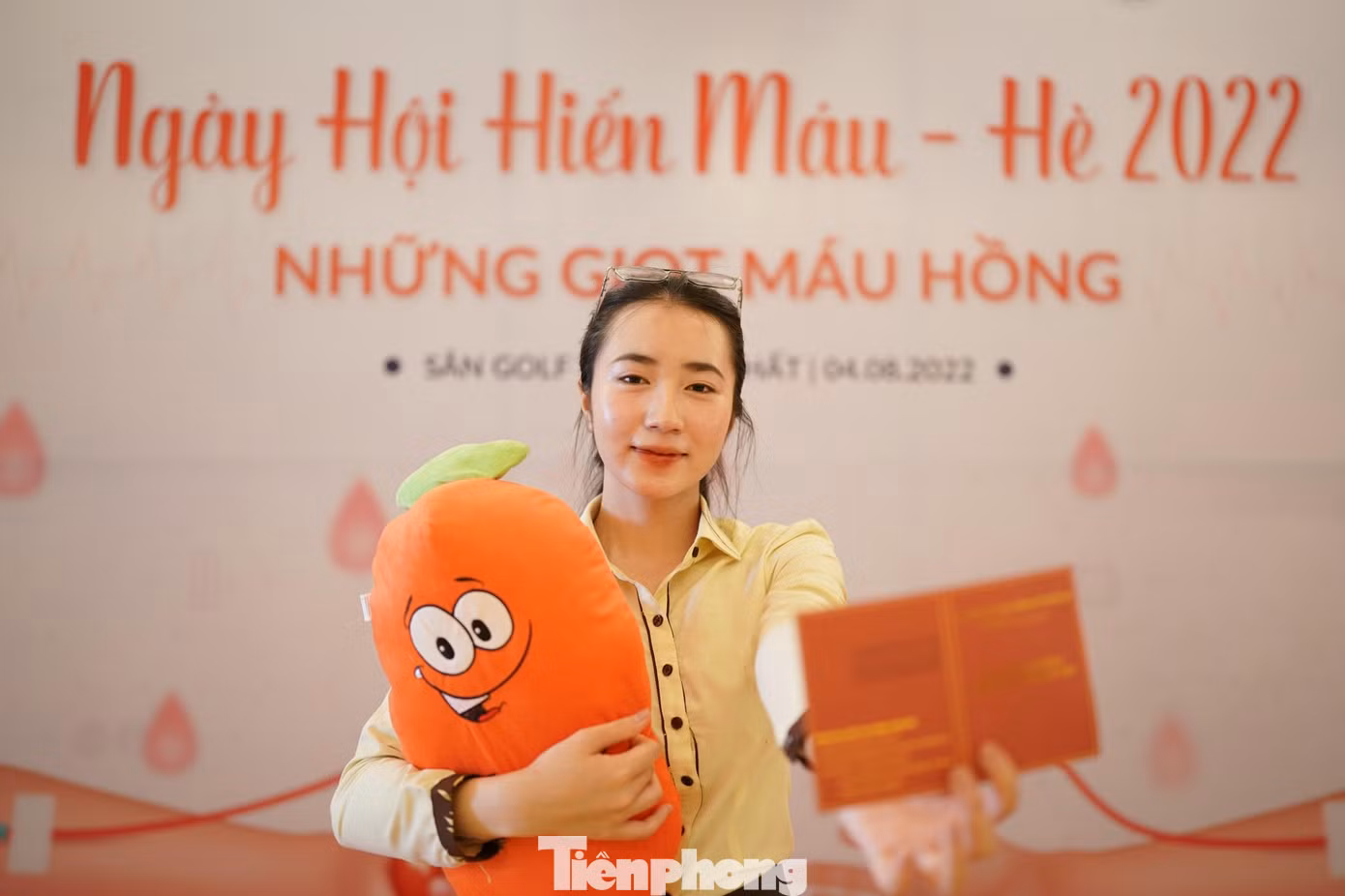 Nhiều bạn trẻ hào hứng và vui mừng sau khi hiến máu và hứa hẹn sẽ tiếp tục tham gia hoạt động ý nghĩa này trong những lần tiếp theo Nhiều bạn trẻ hào hứng và vui mừng sau khi hiến máu và hứa hẹn sẽ tiếp tục tham gia hoạt động ý nghĩa này trong những lần tiếp theo