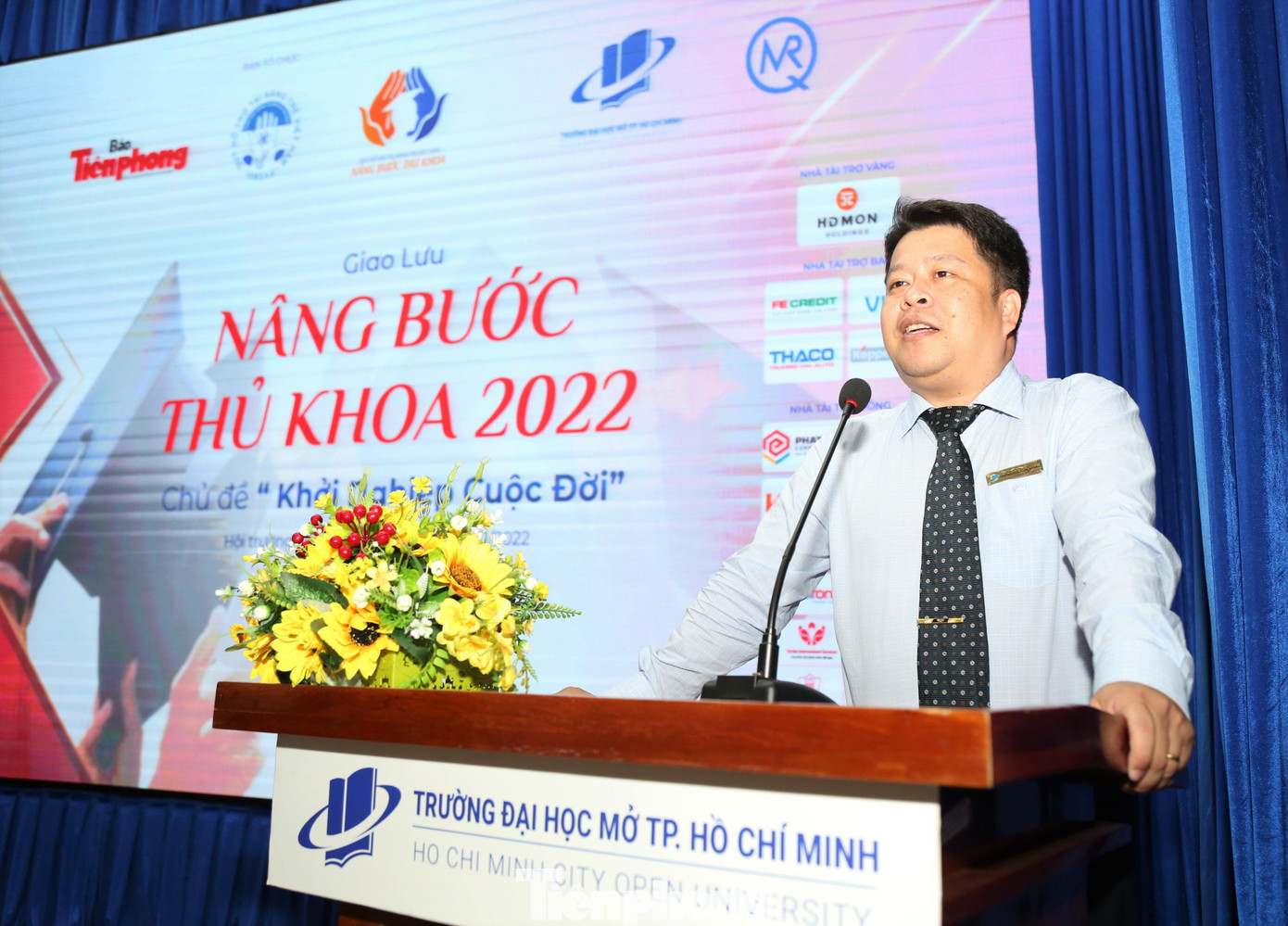 TS. Lê Nguyễn Quốc Khang – Phó Hiệu trưởng trường ĐH Mở TPHCM chia sẻ với sinh viên TS. Lê Nguyễn Quốc Khang – Phó Hiệu trưởng trường ĐH Mở TPHCM chia sẻ với sinh viên