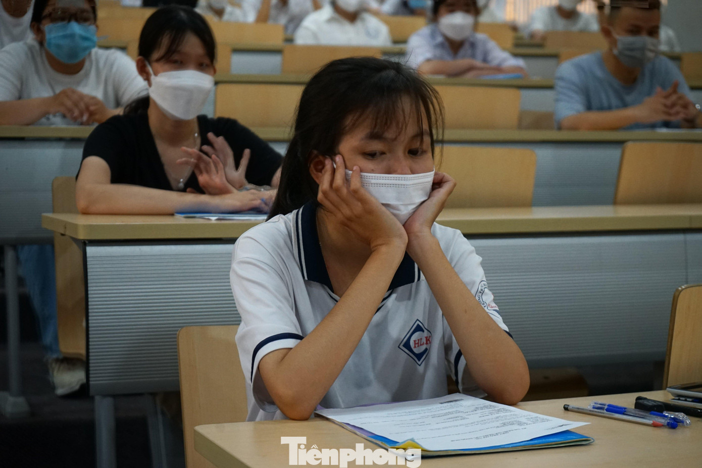 Có thí sinh căng thẳng, hồi hộp trước giờ thi Có thí sinh căng thẳng, hồi hộp trước giờ thi