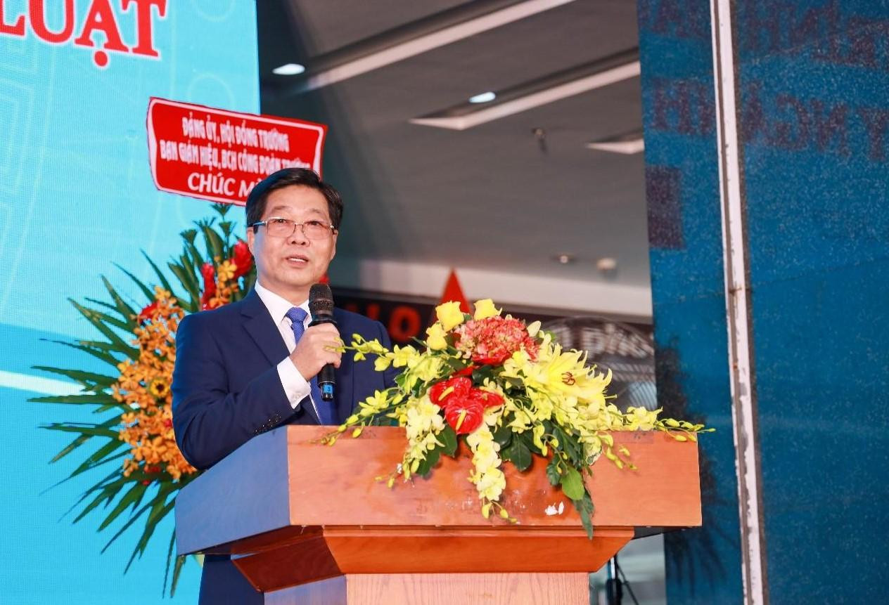 PGS.TS Trần Hoàng Hải, quyền Hiệu trưởng Trường ĐH Luật TPHCM phát biểu tại lễ khai giảng năm học 2022- 2023