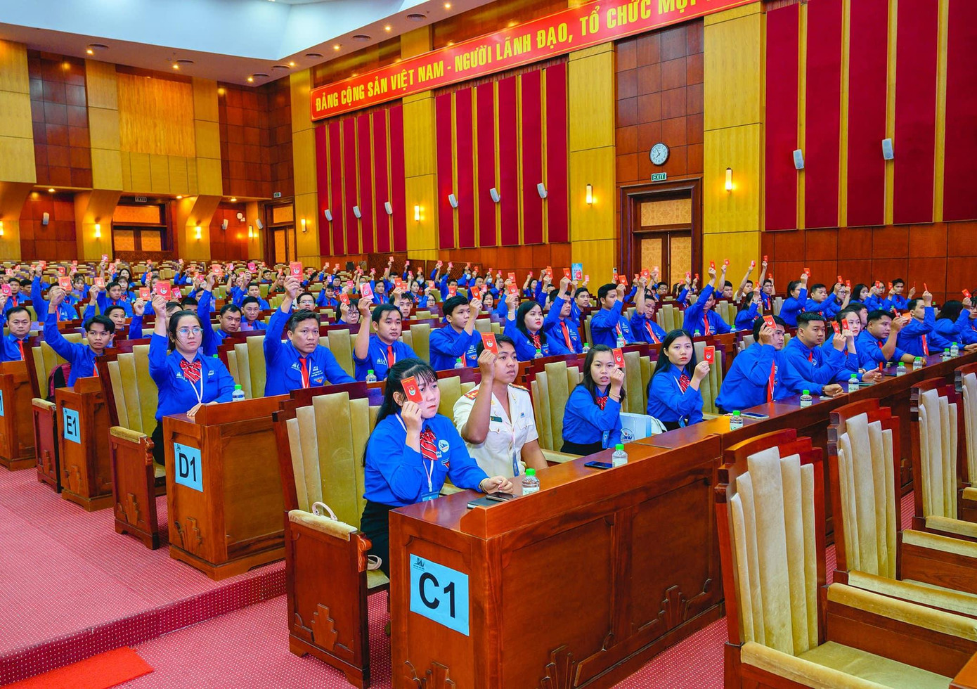 Đại hội biểu quyết thông qua các vấn đề trọng tâm.