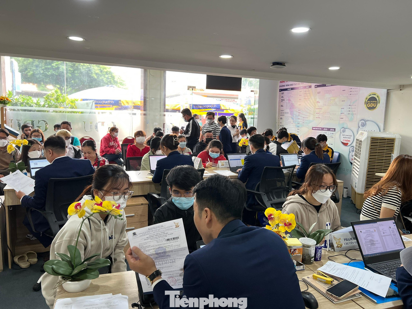 Thí sinh làm thủ tục nhập học tại ĐH Gia Định