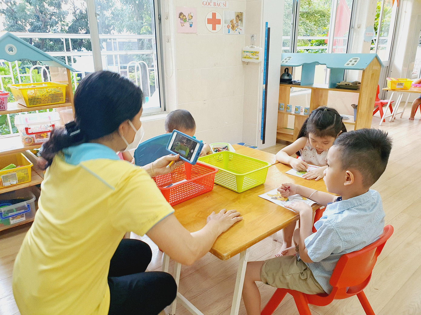 TPHCM ra thông báo khẩn về dạy học trực tiếp từ 12/4 ảnh 1 TPHCM ra thông báo khẩn về dạy học trực tiếp từ 12/4 ảnh 1