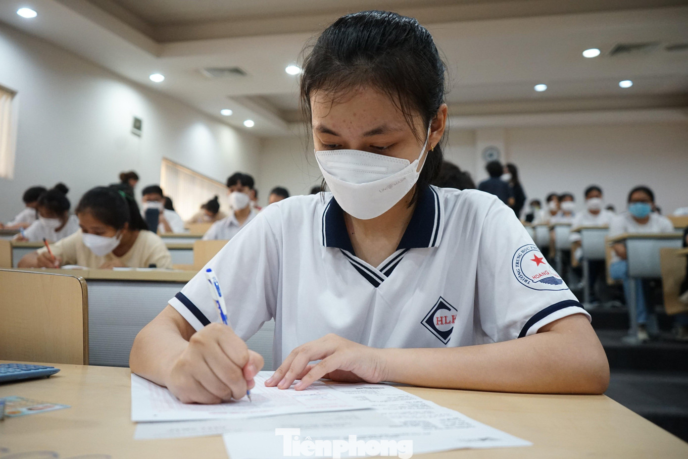 Thí sinh điền thông tin vào bài thi Thí sinh điền thông tin vào bài thi