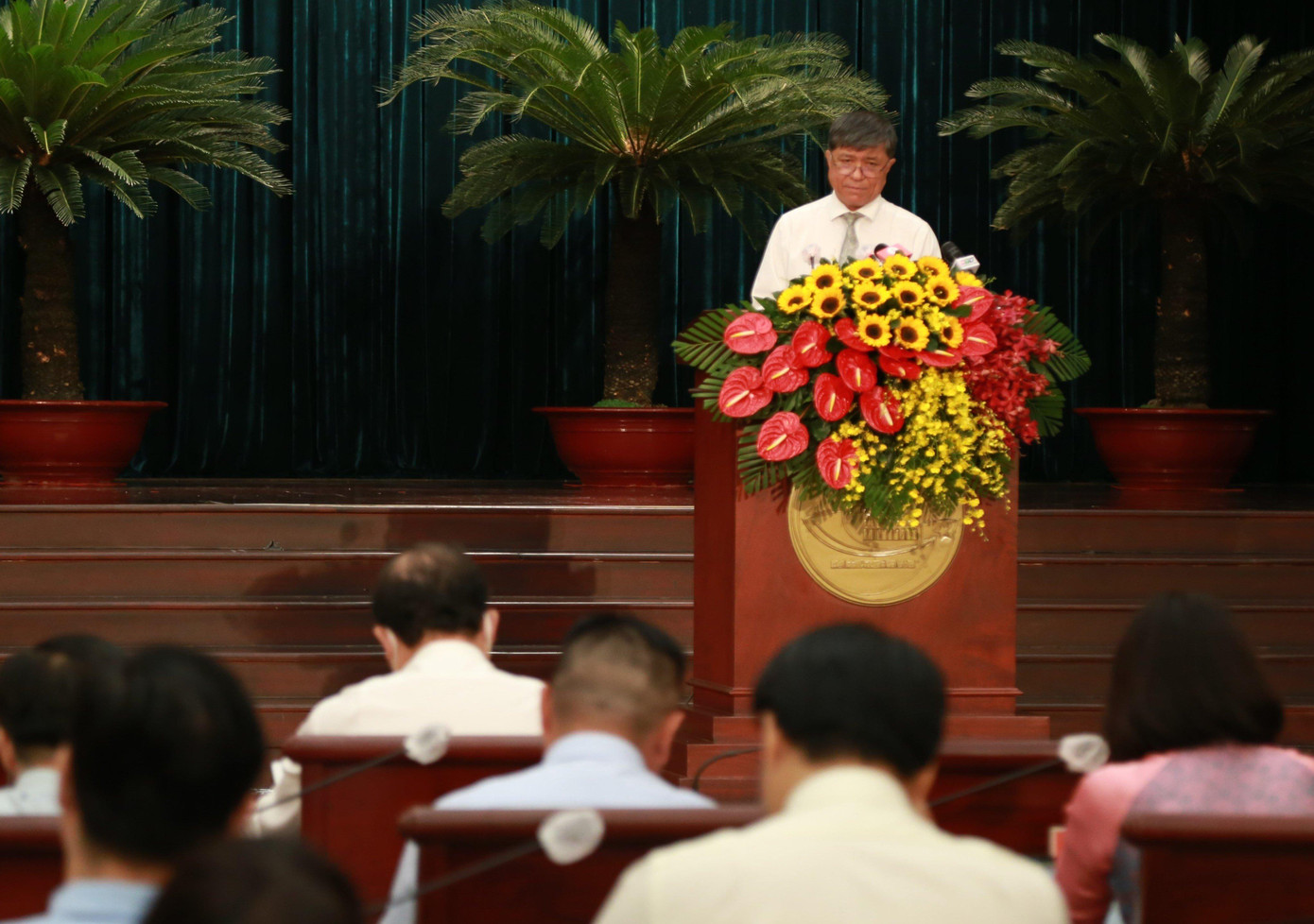 Giám đốc Sở GĐ&amp;ĐT Nguyễn Văn Hiếu báo cáo tại kỳ họp ngày 6/7