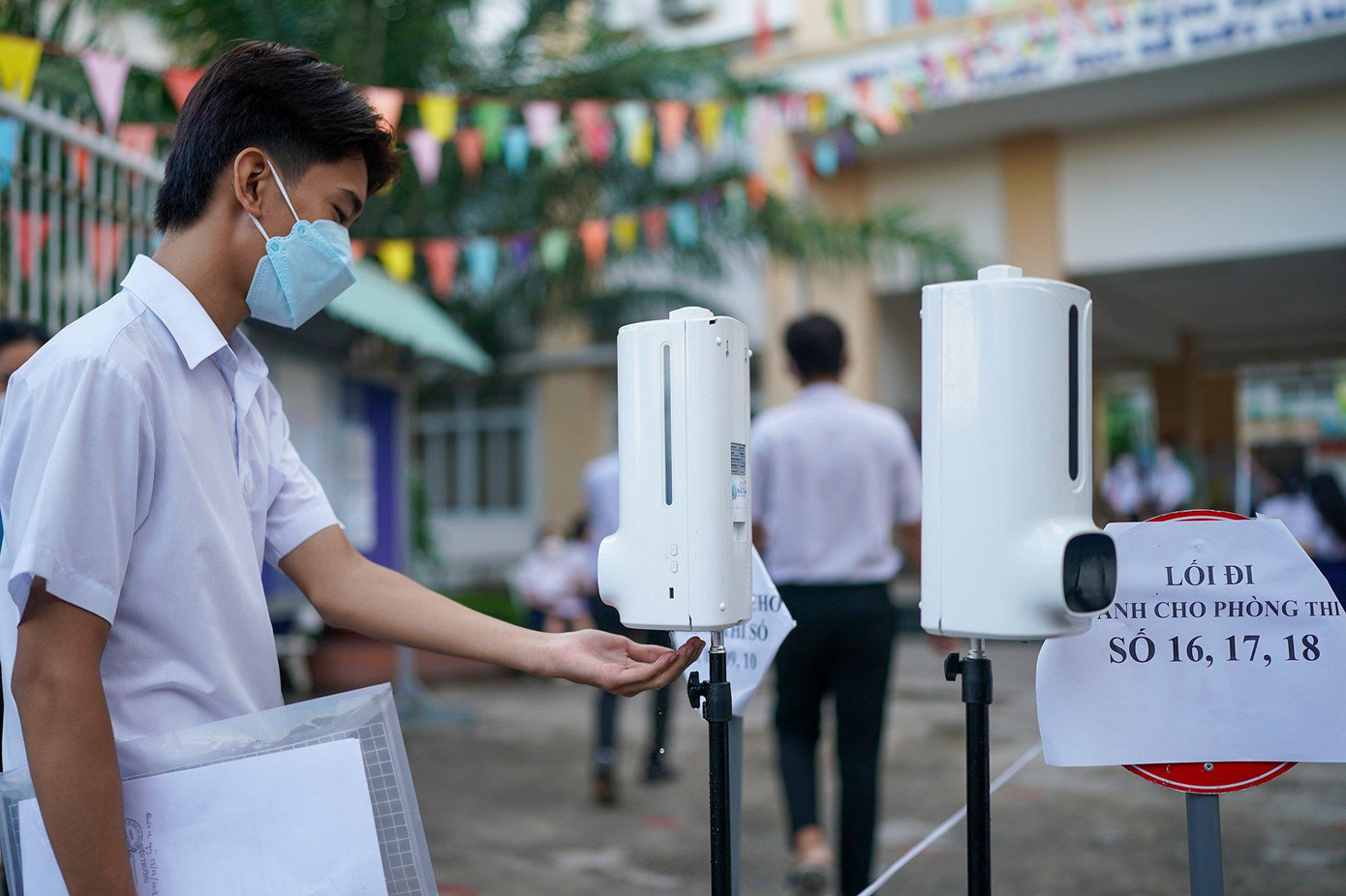 Thí sinh tham dự kỳ thi lớp 10 tại TPHCM ngày 12/6 Thí sinh tham dự kỳ thi lớp 10 tại TPHCM ngày 12/6