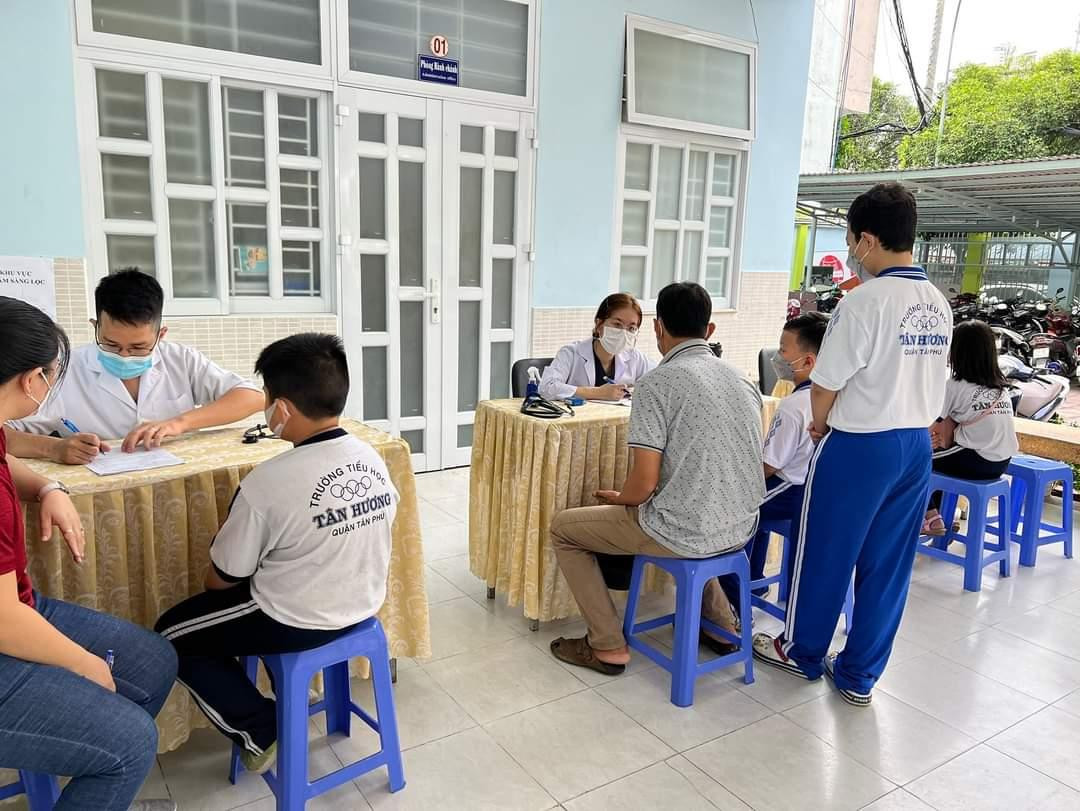 Học sinh Trường TH Tân Hương trong đợt tiêm vắc xin phòng COVID-19 mới đây Học sinh Trường TH Tân Hương trong đợt tiêm vắc xin phòng COVID-19 mới đây