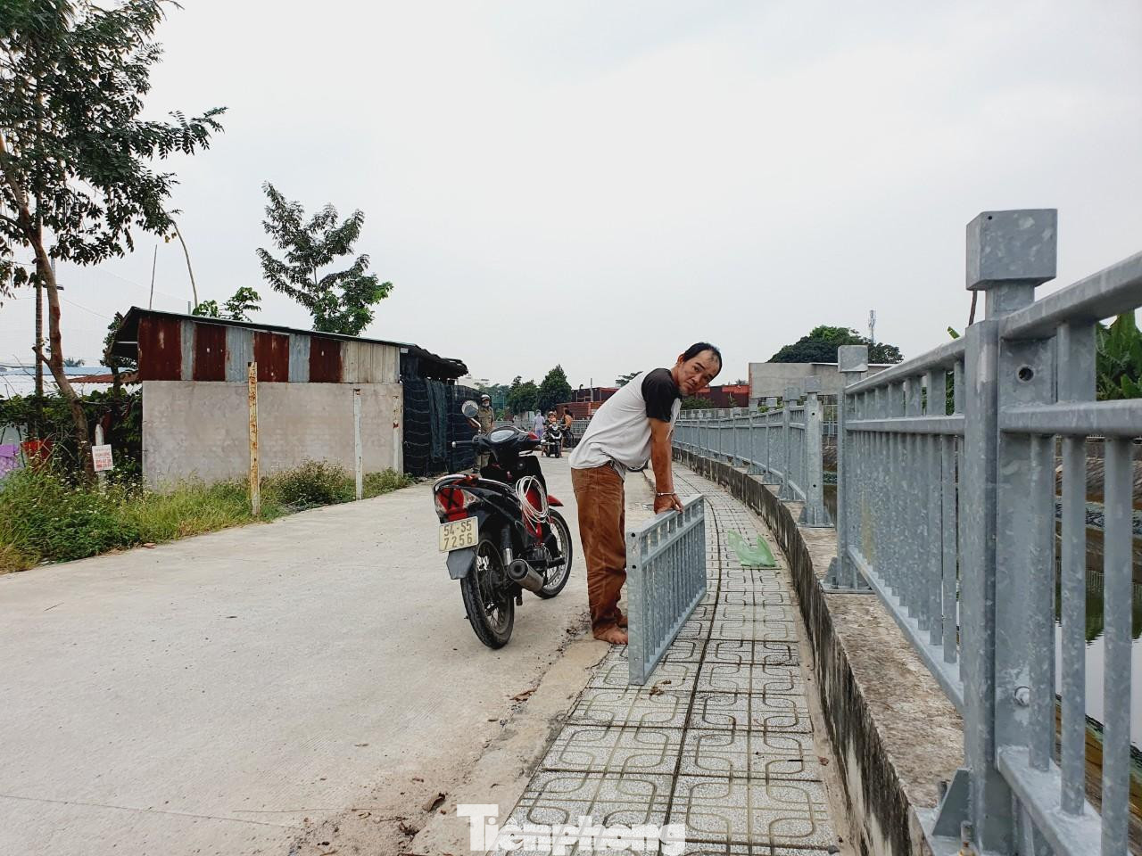 Huỳnh Tấn Chí tại hiện trường Huỳnh Tấn Chí tại hiện trường