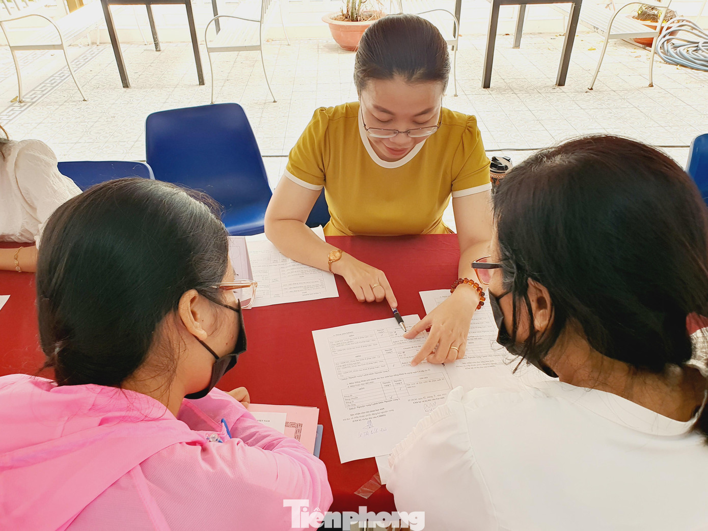 Cô Thy đăng tư vấn cho phụ huynh, học sinh chọn môn học Cô Thy đăng tư vấn cho phụ huynh, học sinh chọn môn học