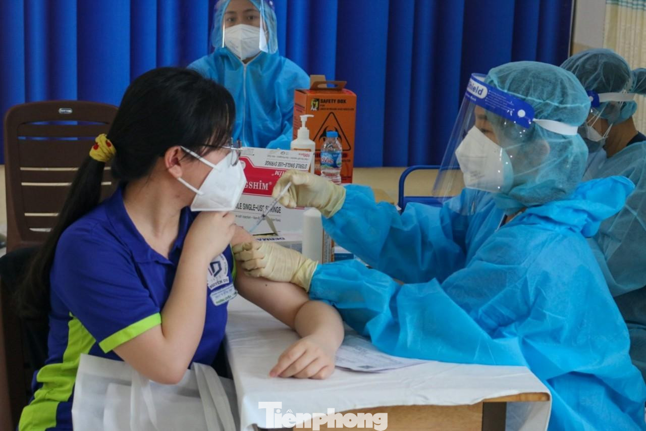 TPHCM đề xuất F1 đã tiêm vắc xin phòng COVID-19 được đi học trực tiếp ảnh 1