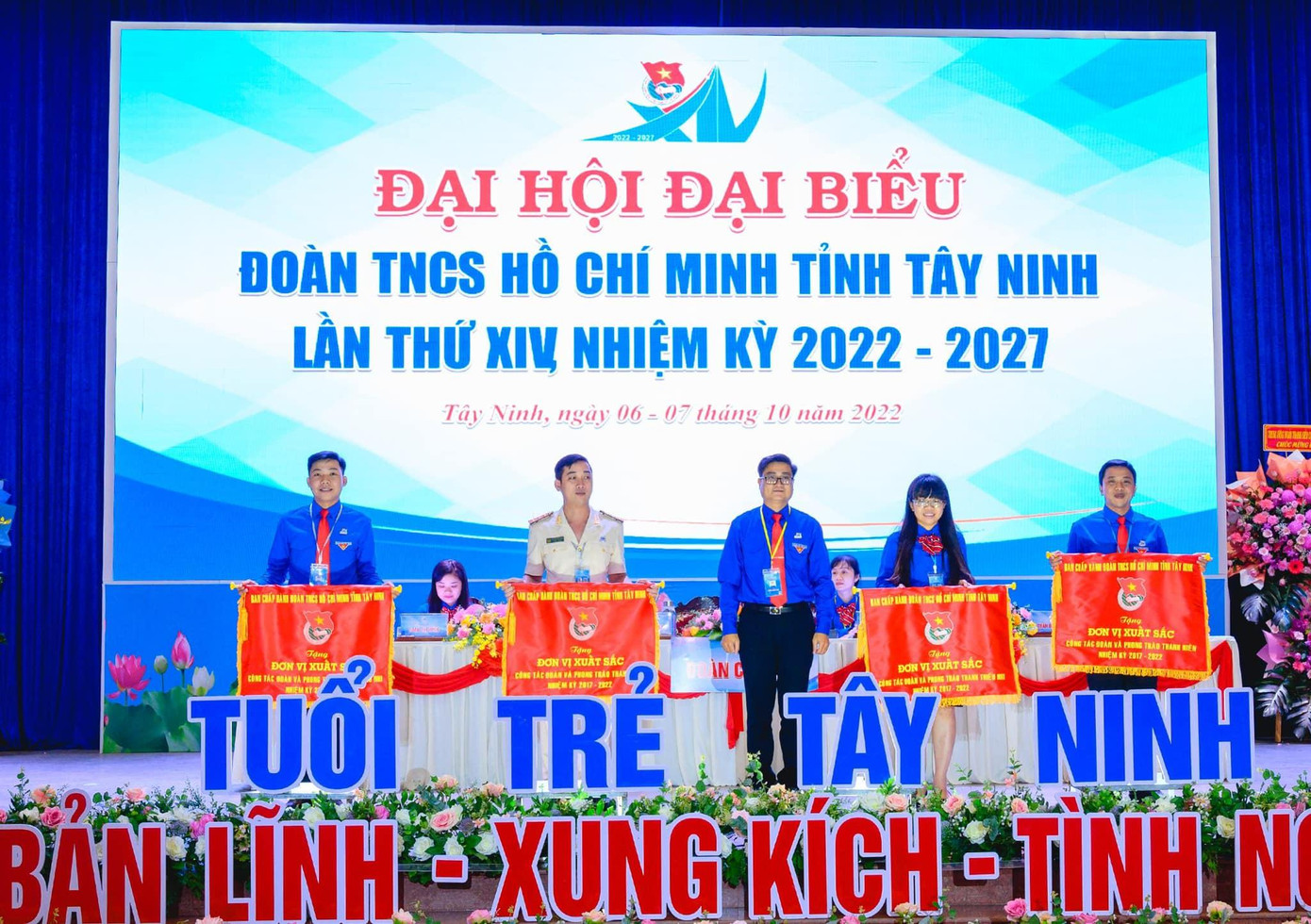 Nhiều đơn vị đoàn được khen thưởng dịp này.