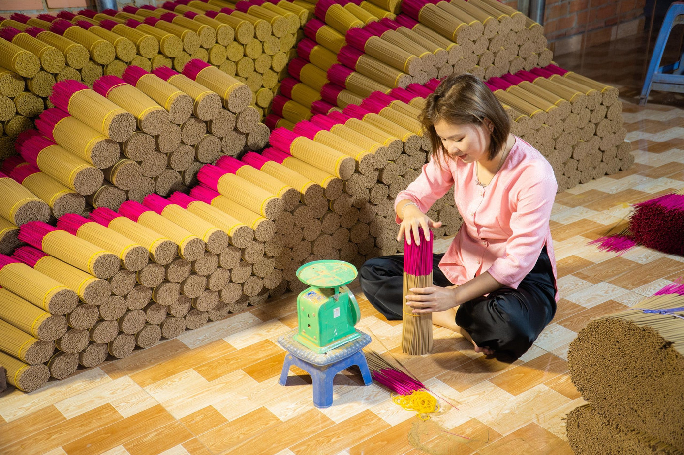 Lê Thị Ngân Tâm khởi nghiệp thành công và trở thành doanh nghiệp có tiếng trong lĩnh vực làm nhang.