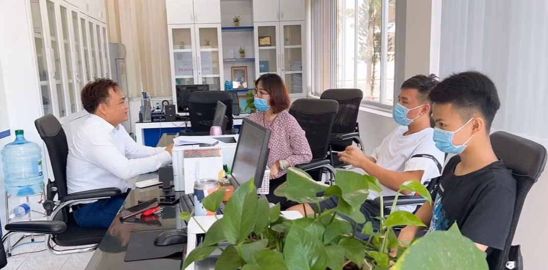 Thí sinh, phụ huynh đến nghe tư vấn tại một trường đại học ở TPHCM
