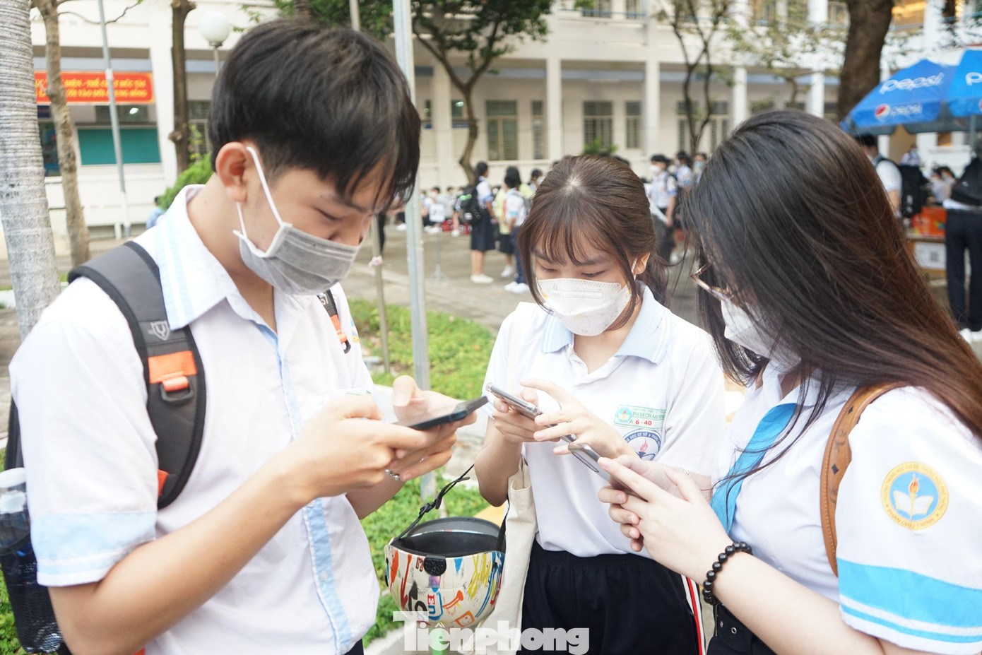 Thí sinh dự thi lớp 10 tại TPHCM phải để vật dụng cá nhân cách phòng thi 25 mét Thí sinh dự thi lớp 10 tại TPHCM phải để vật dụng cá nhân cách phòng thi 25 mét