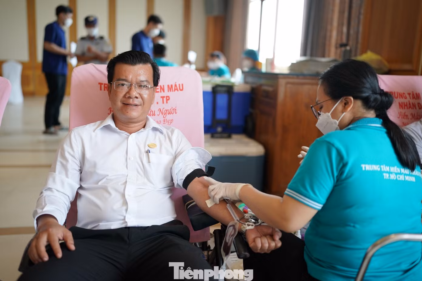 Ông Lâm Thanh Tâm, Giám đốc dự án Chi nhánh Công ty CP đầu tư Long Biên đã nhiều lần tham gia hiến máu tại ngày hội Ông Lâm Thanh Tâm, Giám đốc dự án Chi nhánh Công ty CP đầu tư Long Biên đã nhiều lần tham gia hiến máu tại ngày hội