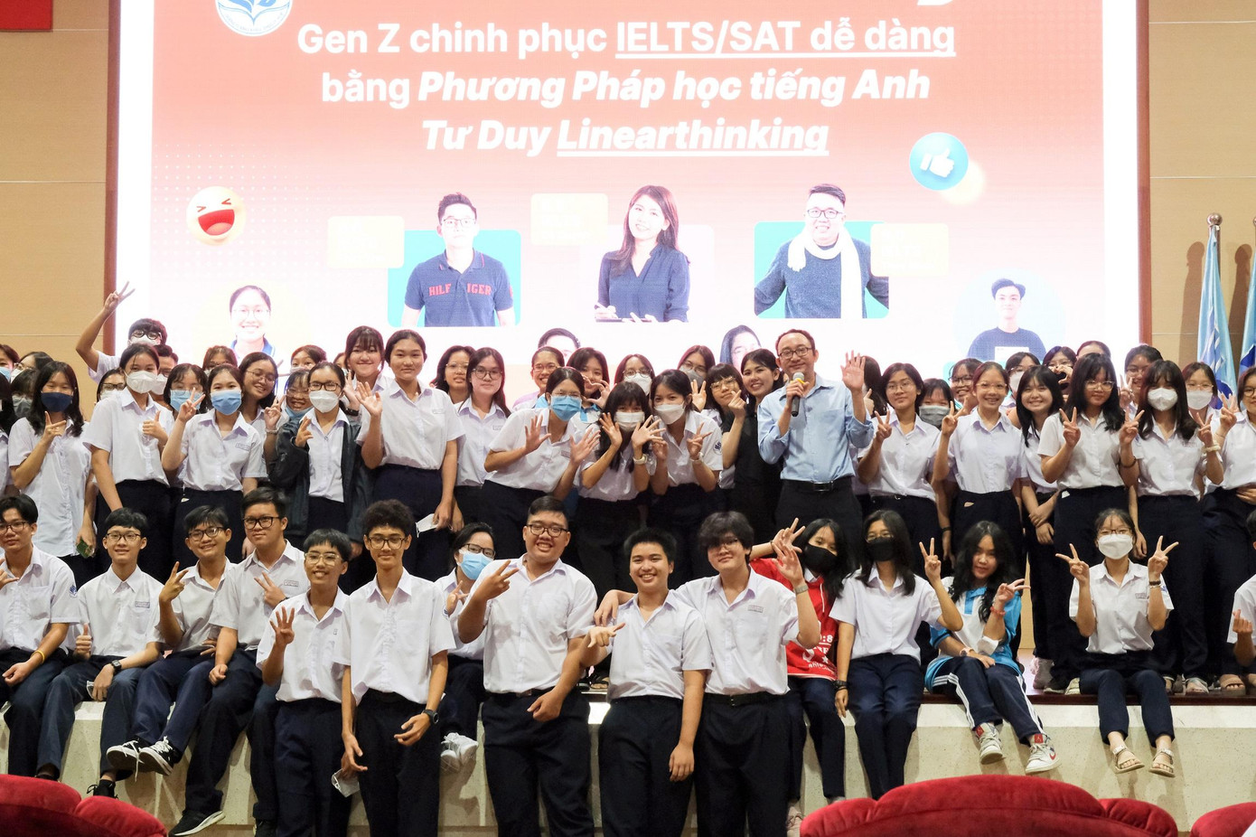 Các em học sinh Trường Phổ thông Năng khiếu hào hứng tại chương trình Các em học sinh Trường Phổ thông Năng khiếu hào hứng tại chương trình