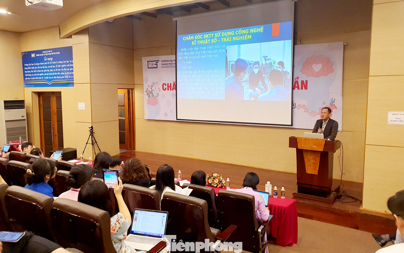 GS-TS Huỳnh Văn Sơn, Hiệu trưởng Trường ĐH Sư phạm TPHCM chia sẻ tại hội thảo