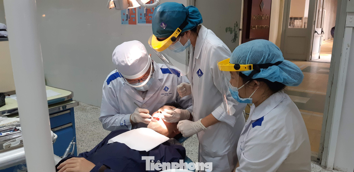 Sinh viên Trường ĐH Y Dược trong lớp thực hành Sinh viên Trường ĐH Y Dược trong lớp thực hành