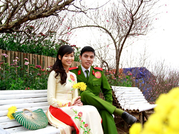 Những nam thanh nữ tú học viện Cảnh sát cũng đã có mặt tại đây trong bộ cảnh phục nghiêm ngắn, áo váy duyên dáng