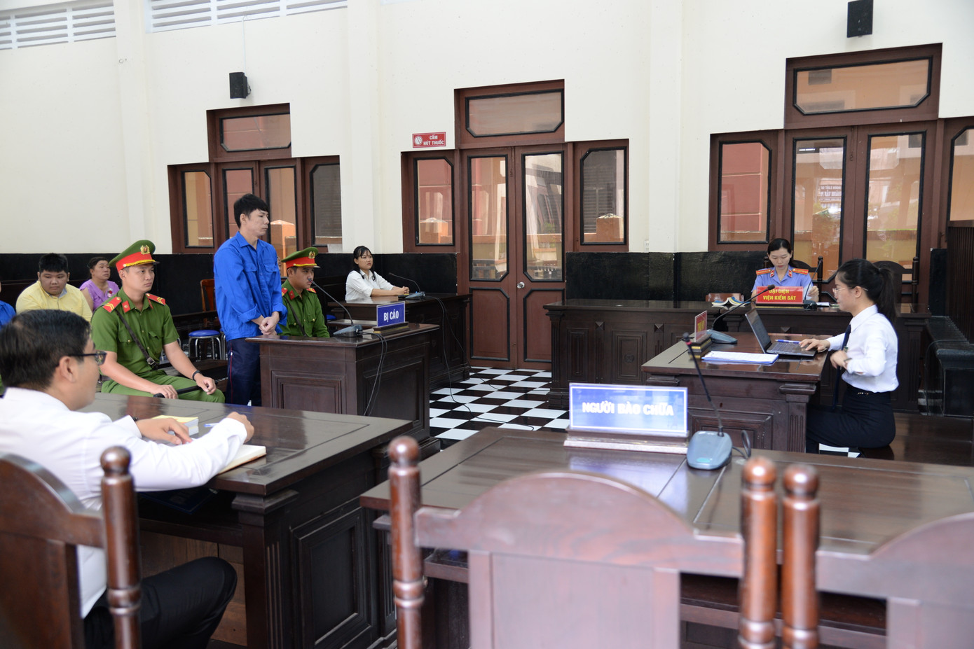 Bị cáo Tiến tại phiên toà. Bị cáo Tiến tại phiên toà.