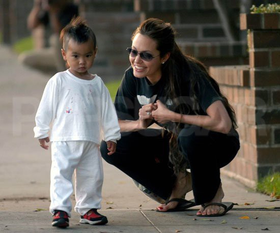 Nhìn lại 6 đứa trẻ nhà Jolie-Pitt giữa ‘cuộc chiến ly hôn’ của bố mẹ ảnh 1