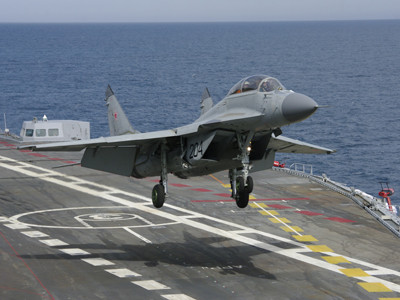 Máy bay tiêm kích hạm MiG-29K do Nga sản xuất . Máy bay tiêm kích hạm MiG-29K do Nga sản xuất